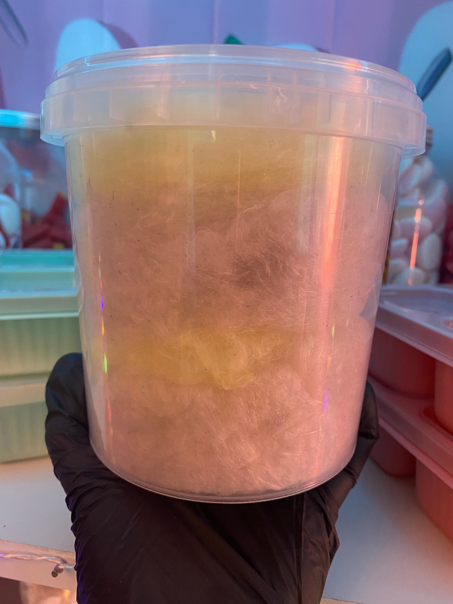 Zuckerwatte im Eimer Schoko-Biene